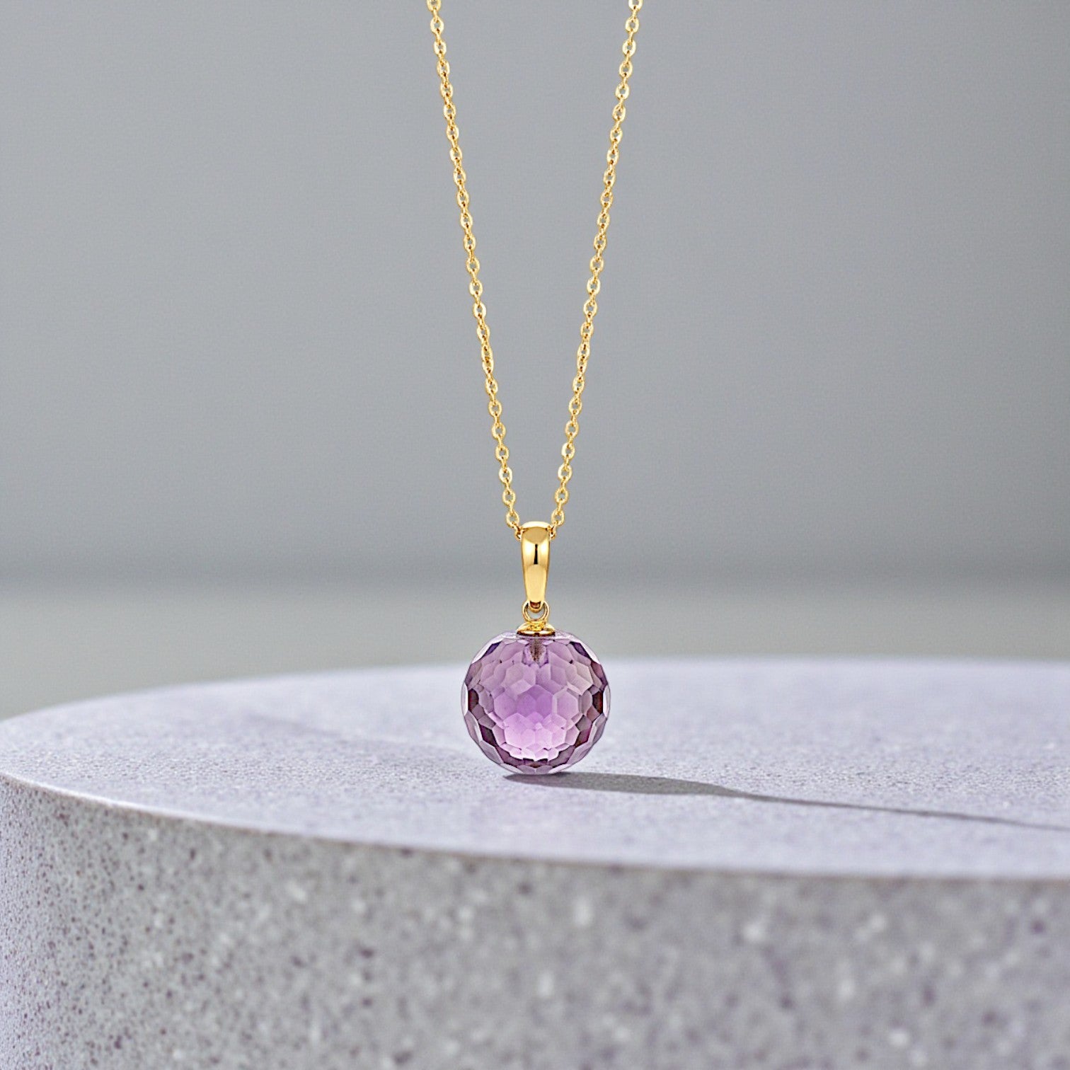 Edelsteinanhänger Amethyst Kugel mit 585 Goldkette