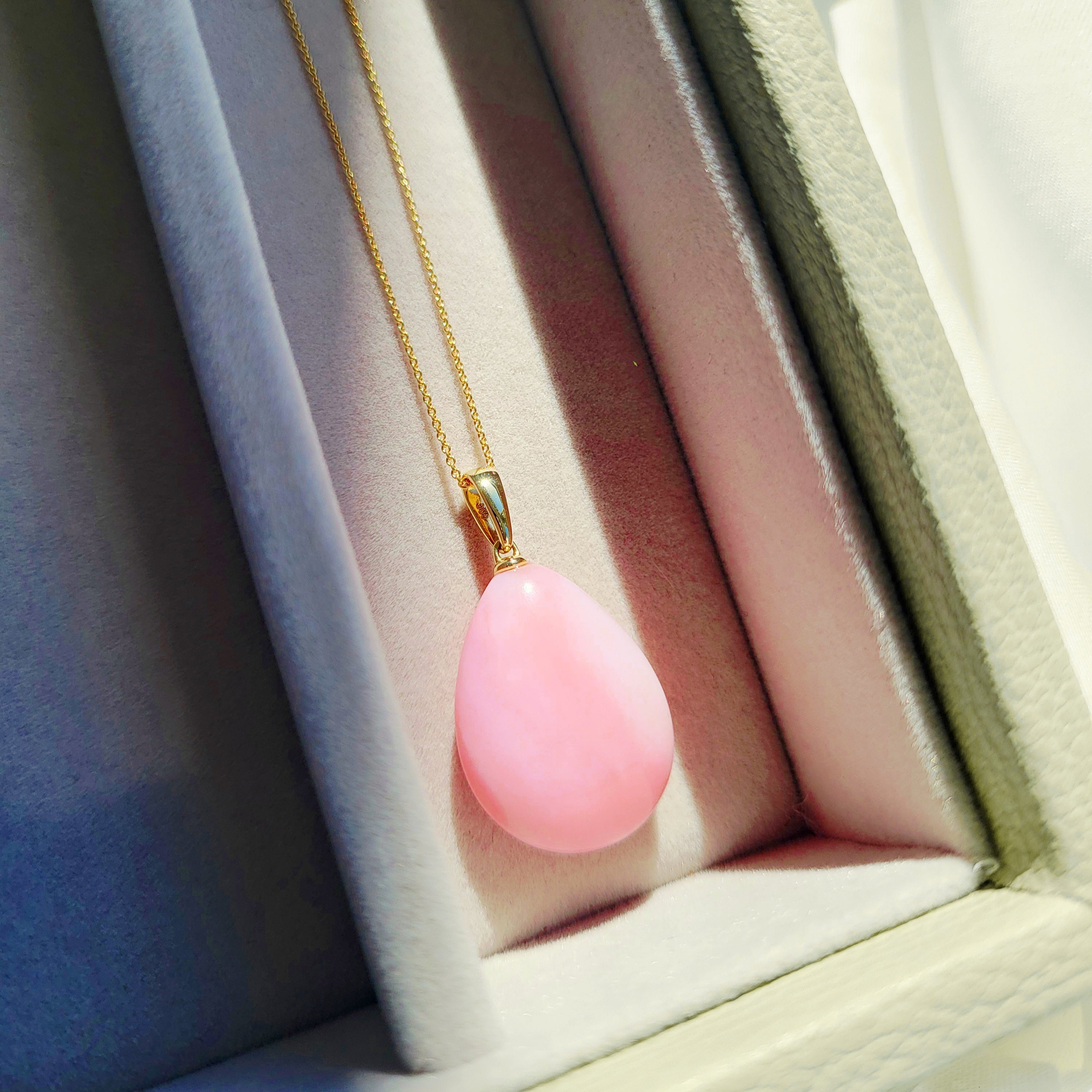 Edelsteinanhänger Pinkopal mit Halskette in 585 Gold in Schmuckschachtel