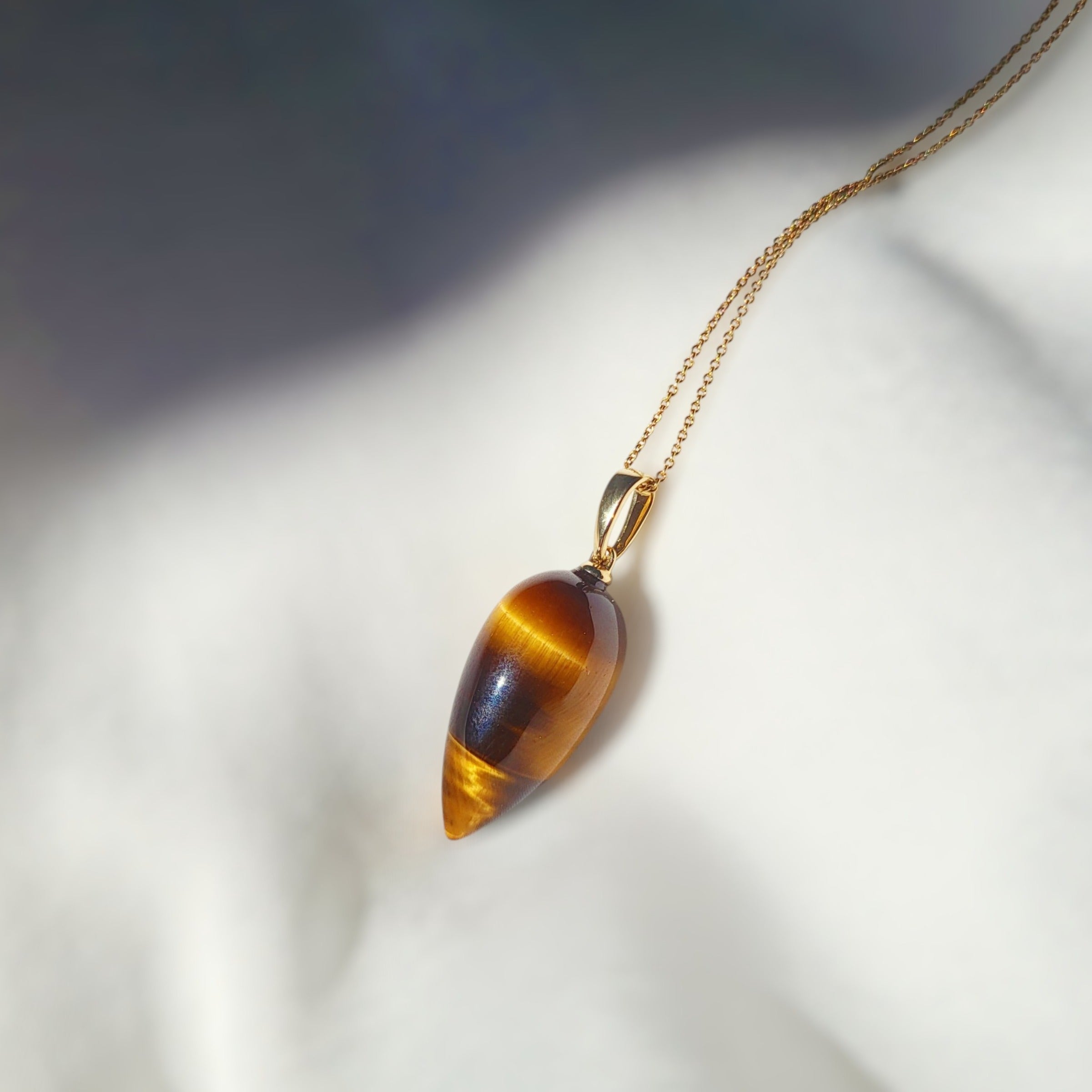 Kette und Edelsteinanhänger in Pendelform aus 585 Gold