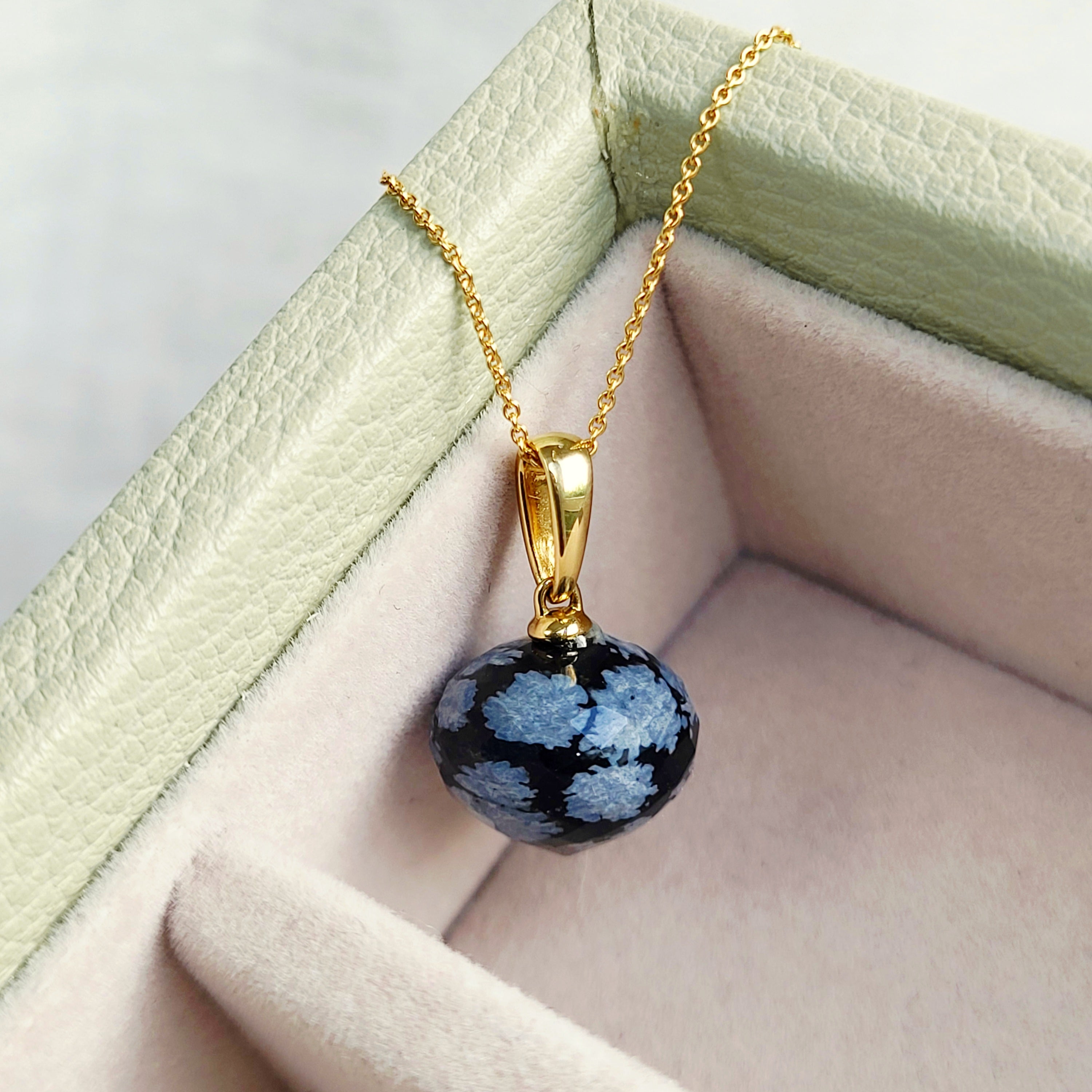 Kette und Edelsteinanhaenger Schneeflockenobsidian in 585 Gold